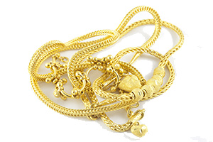 切れたチェーンや曲がったペンダントトップ